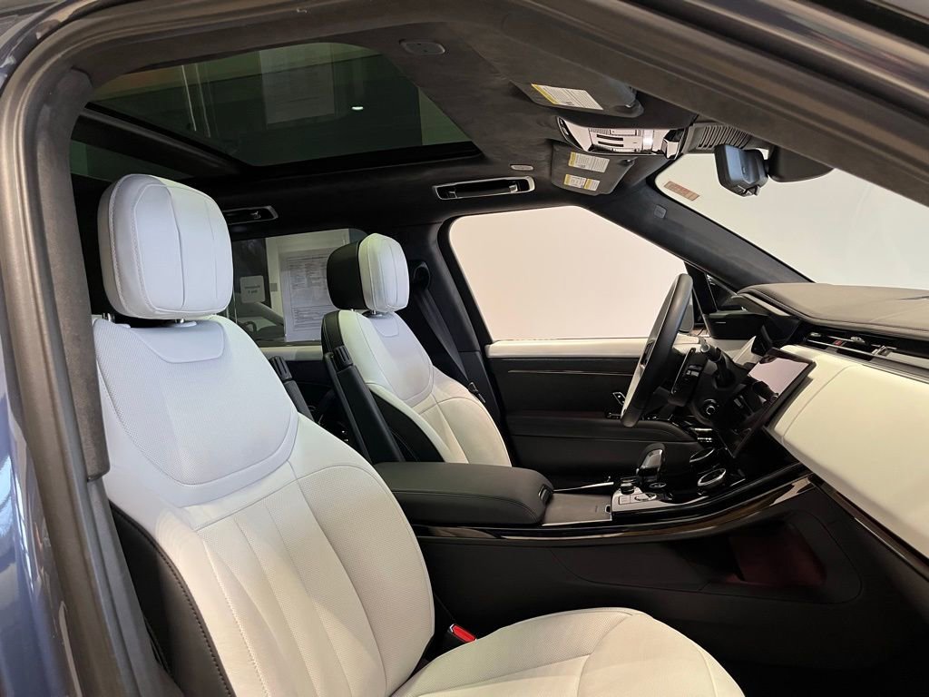 Used 2023 Land Rover Range Rover Sport First Edition image 40