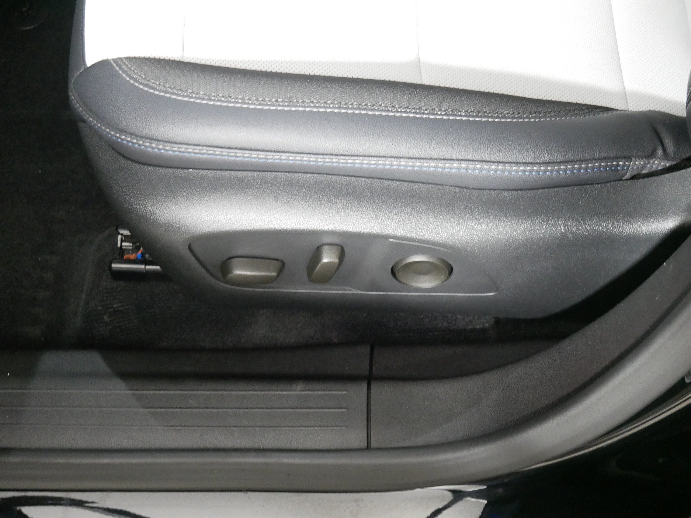 Used 2025 Chevrolet Equinox EV LT w/ Convenience Package FWD image 20
