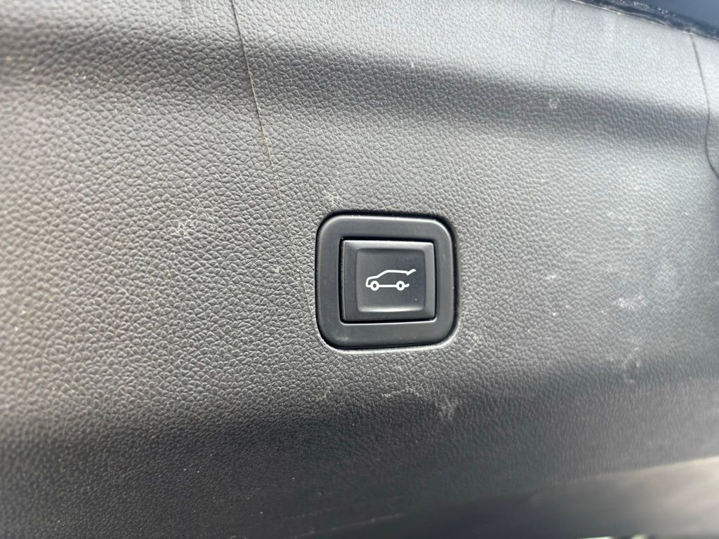 Used 2022 GMC Yukon AT4 w/ Technology Package image 24