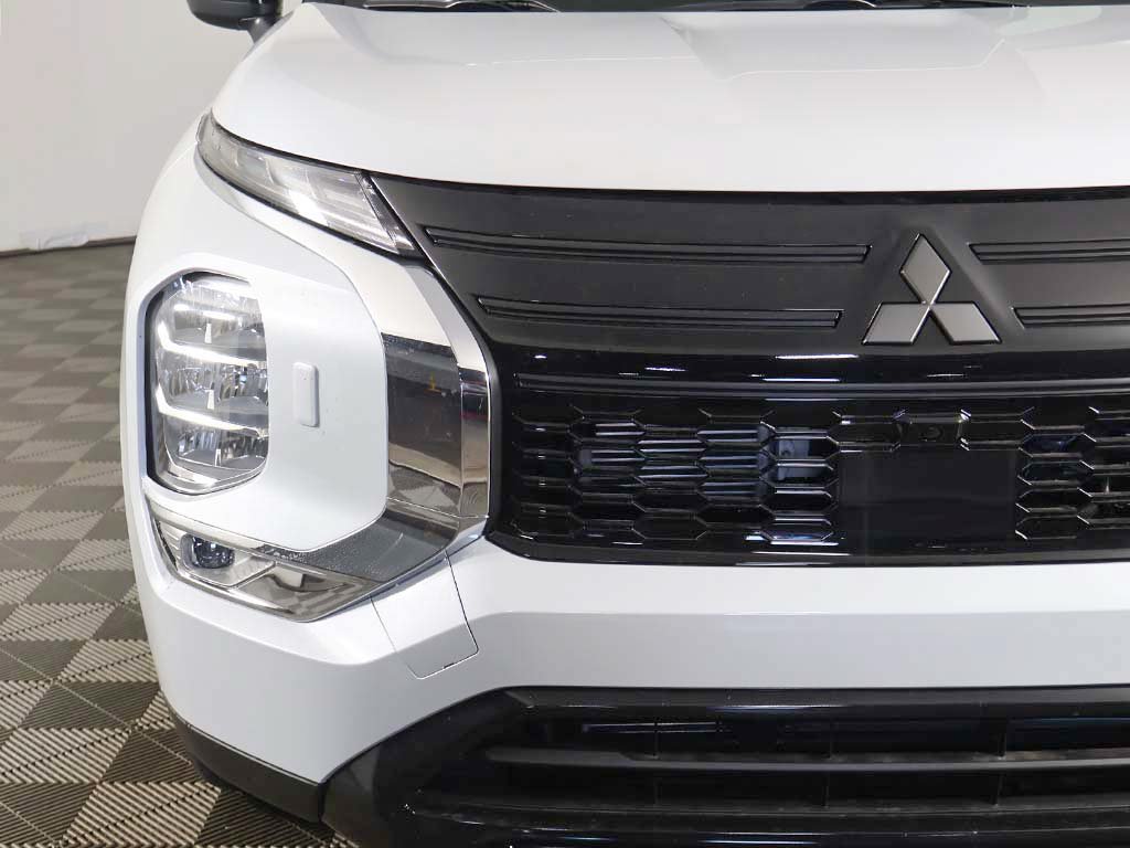 New 2026 Mitsubishi Outlander LE AWD/4WD image 13