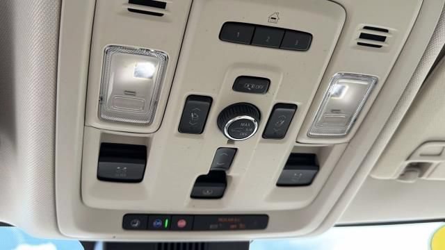 Used 2023 GMC Yukon Denali w/ Advanced Technology Package AWD/4WD image 26