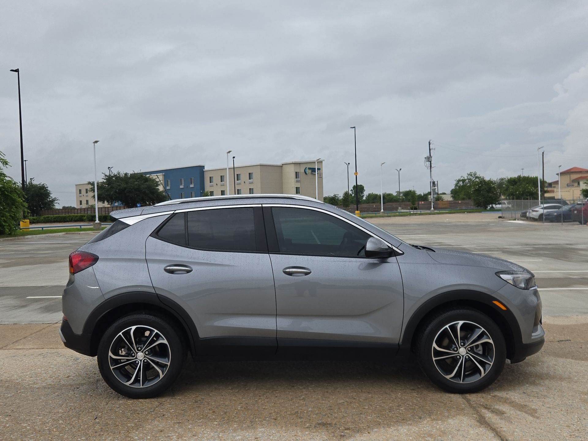 Used 2023 Buick Encore GX Select FWD image 2