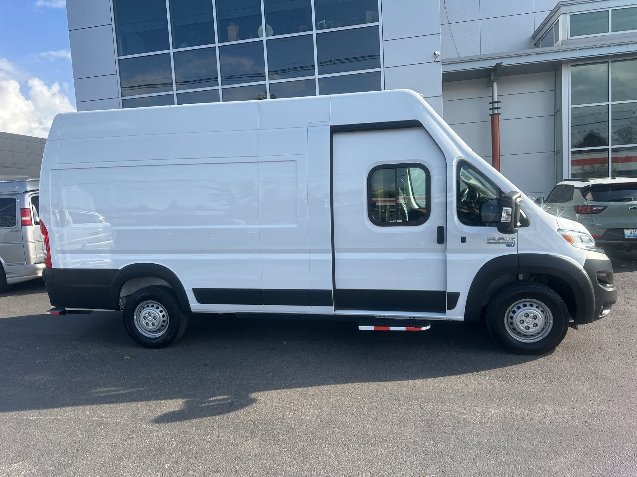 Used 2024 RAM ProMaster 3500 w/ Delivery Van Package image 2