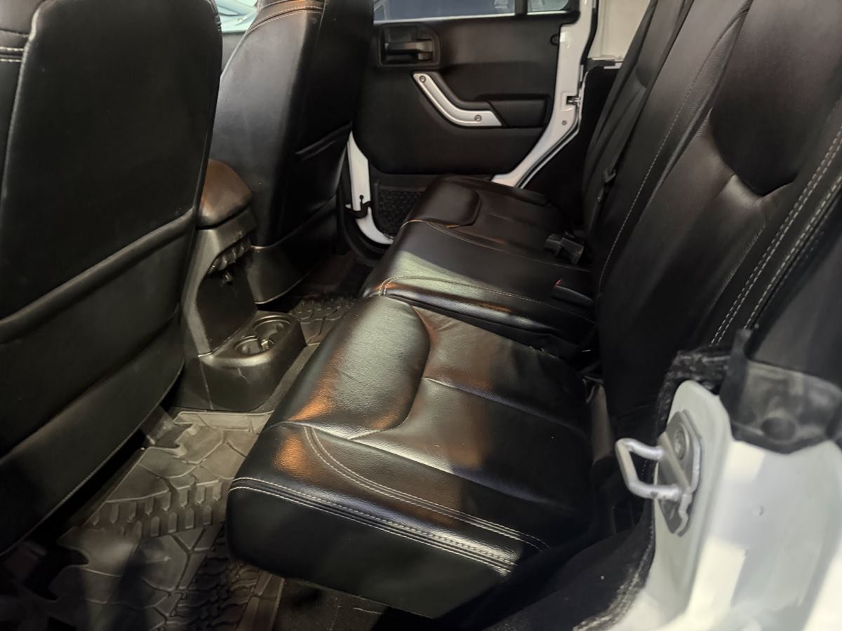Used 2013 Jeep Wrangler Unlimited Sahara w/ Connectivity Group AWD/4WD image 6