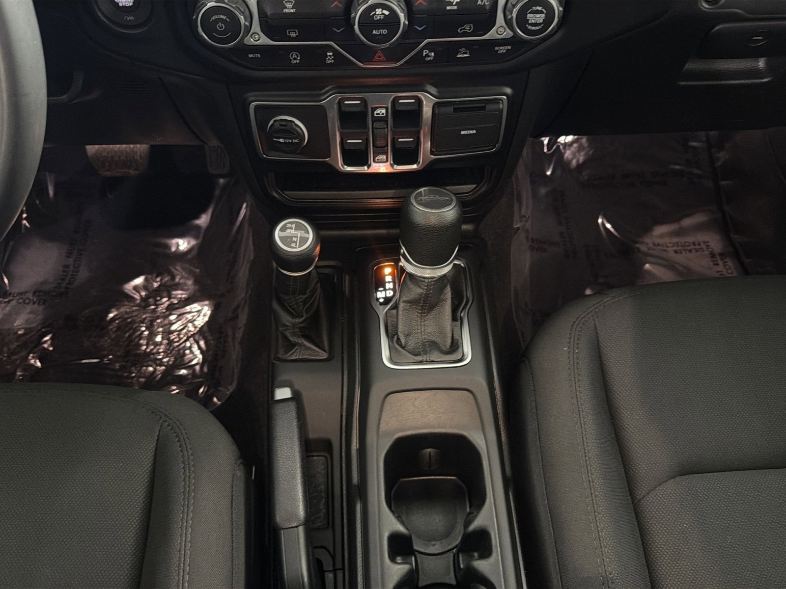 Used 2021 Jeep Gladiator Willys image 22