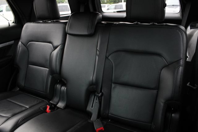 Used 2017 Ford Explorer XLT w/ Equipment Group 202A AWD/4WD image 22