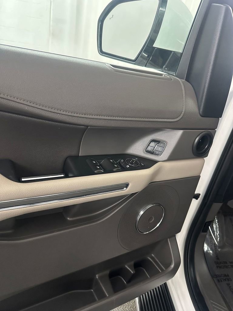 Used 2020 Ford Expedition XLT w/ Equipment Group 202A image 9