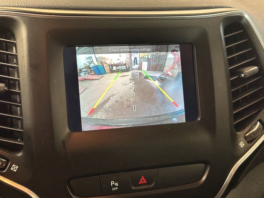 Used 2020 Jeep Cherokee Latitude Plus w/ Comfort/Convenience Group image 13