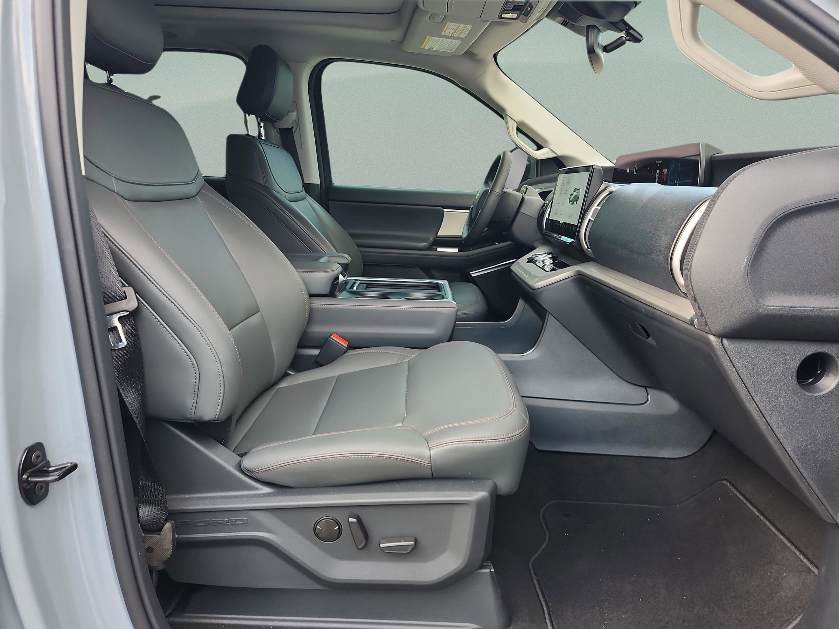 New 2025 Ford Expedition Active image 20