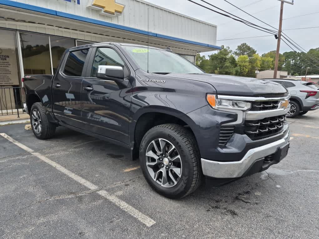 Used 2024 Chevrolet Silverado 1500 LT AWD/4WD image 10
