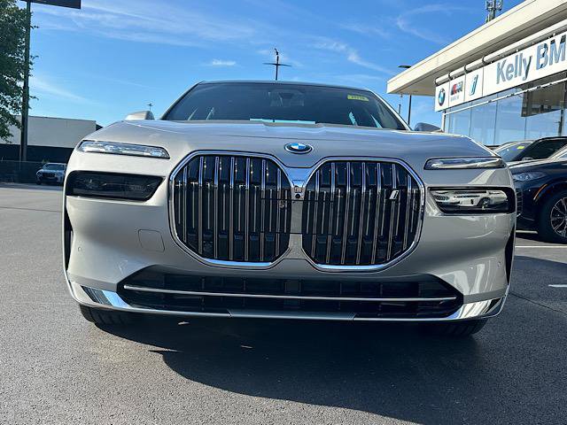 New 2026 BMW i7 xDrive60 w/ Executive Package image 2