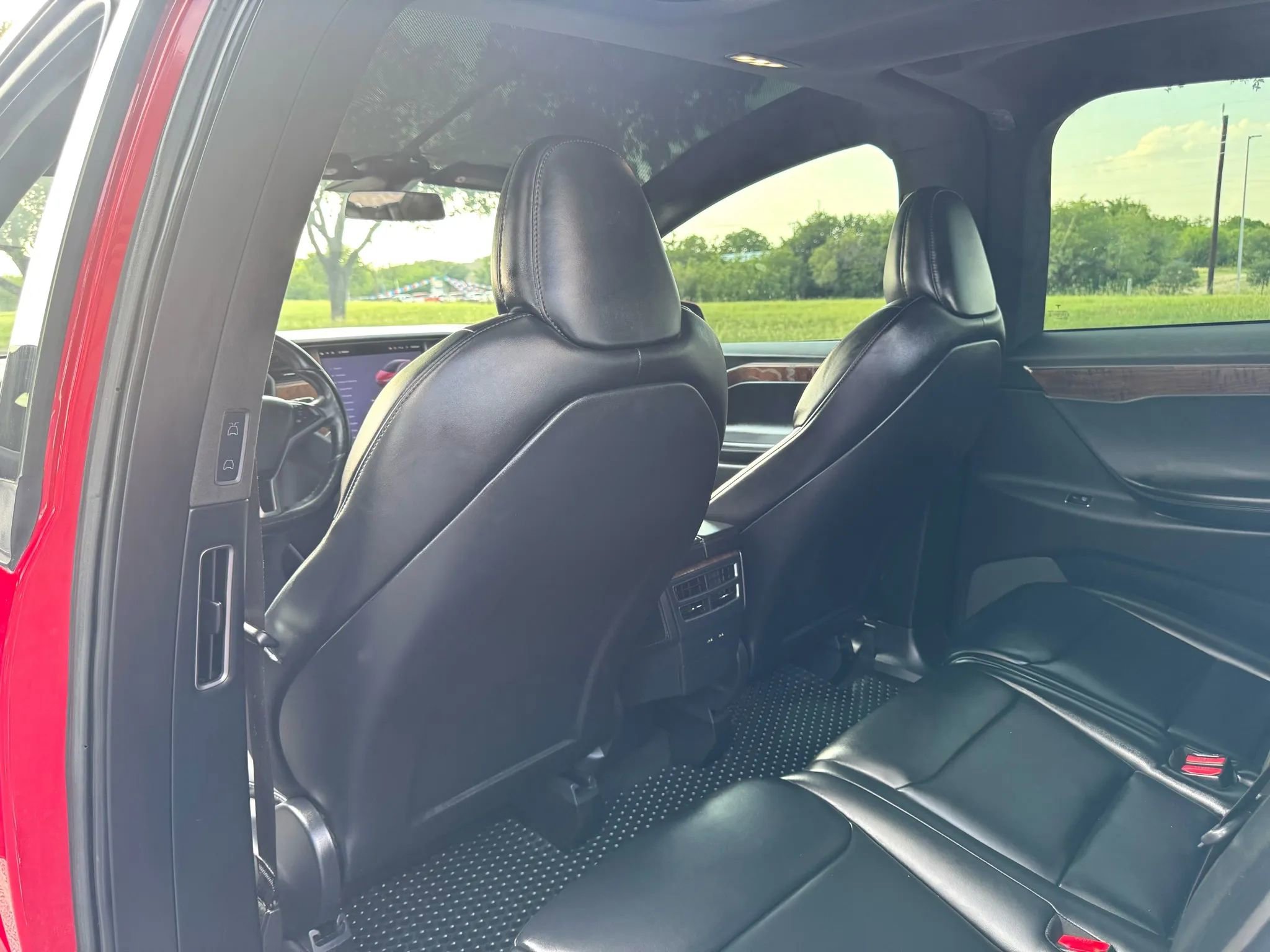 Used 2020 Tesla Model X image 19