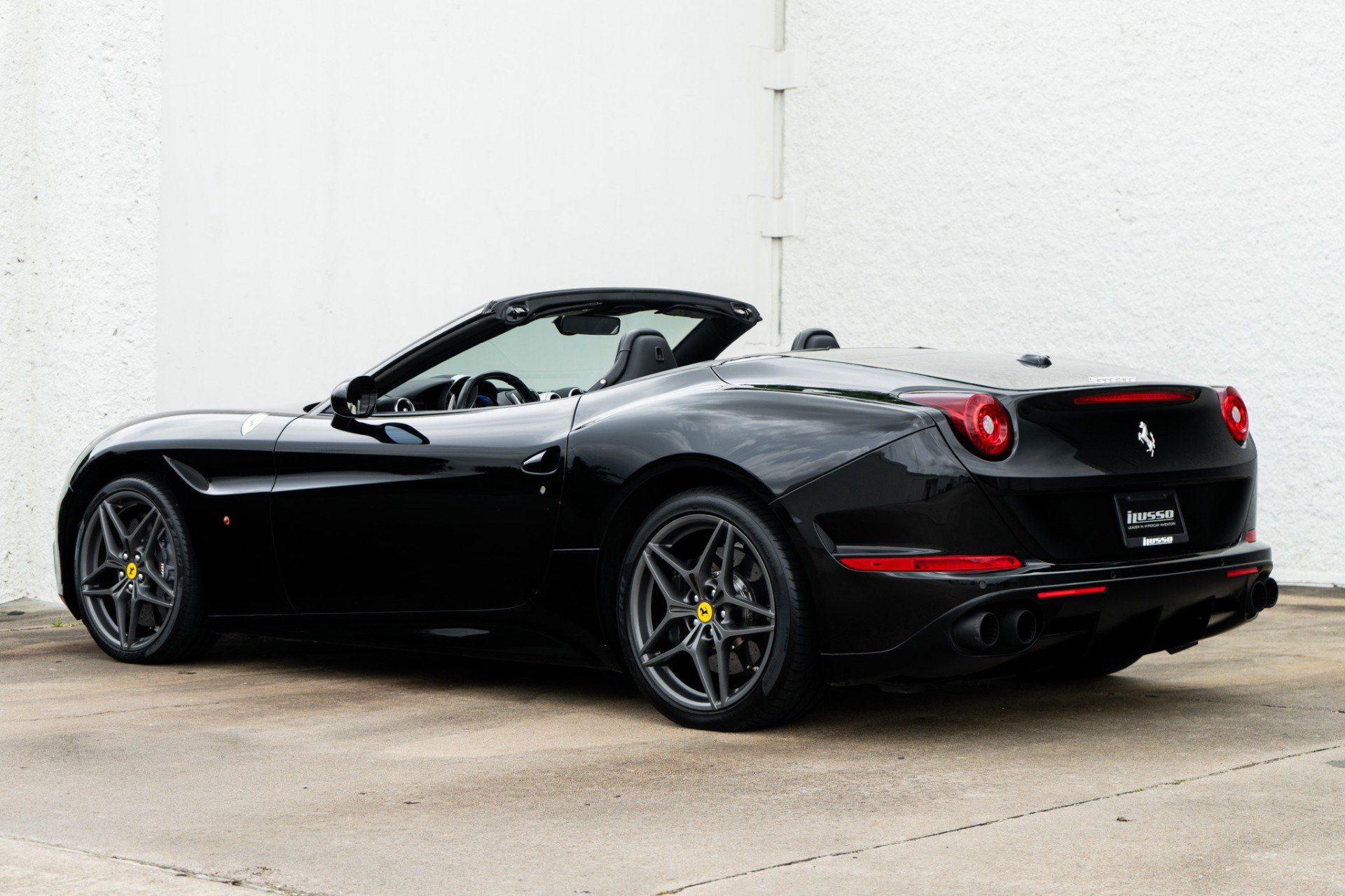 Used 2018 Ferrari California T RWD image 9