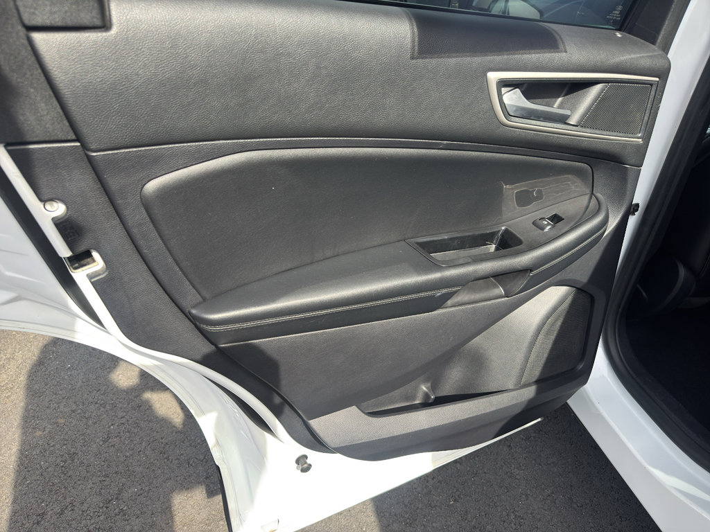 Used 2020 Ford Edge SEL image 10