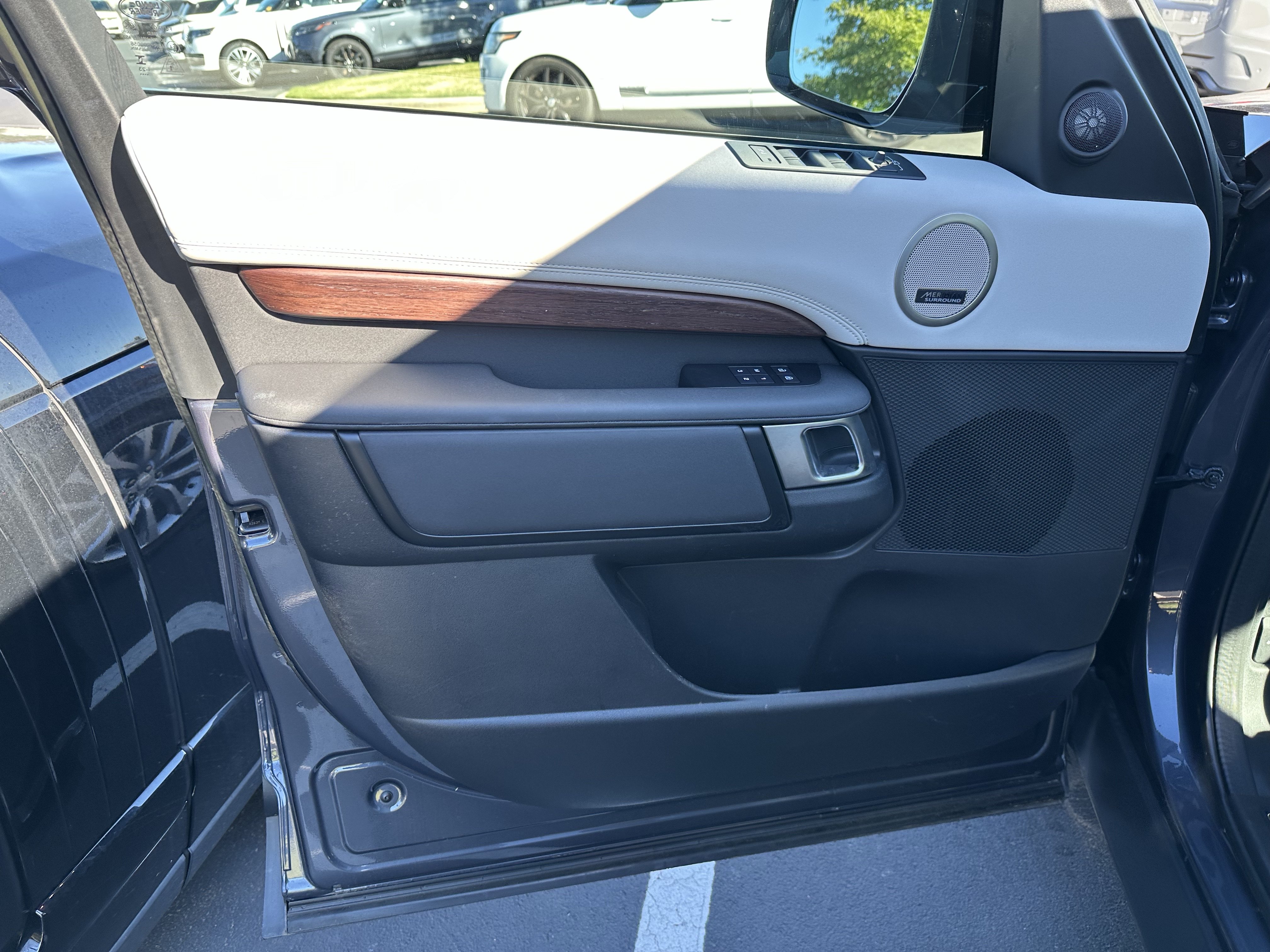 Used 2024 Land Rover Discovery S AWD/4WD image 14