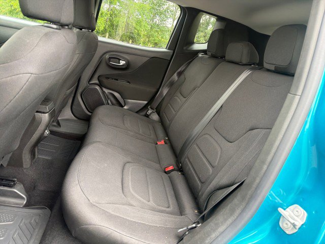 Used 2021 Jeep Renegade Latitude AWD/4WD image 16