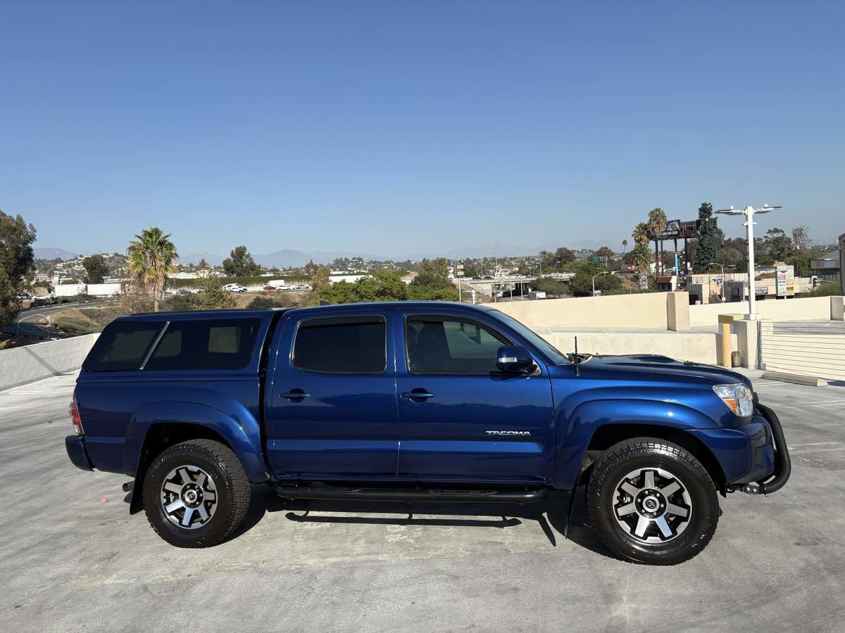 Used 2015 Toyota Tacoma 4x4 Double Cab w/ TRD Sport Package image 36