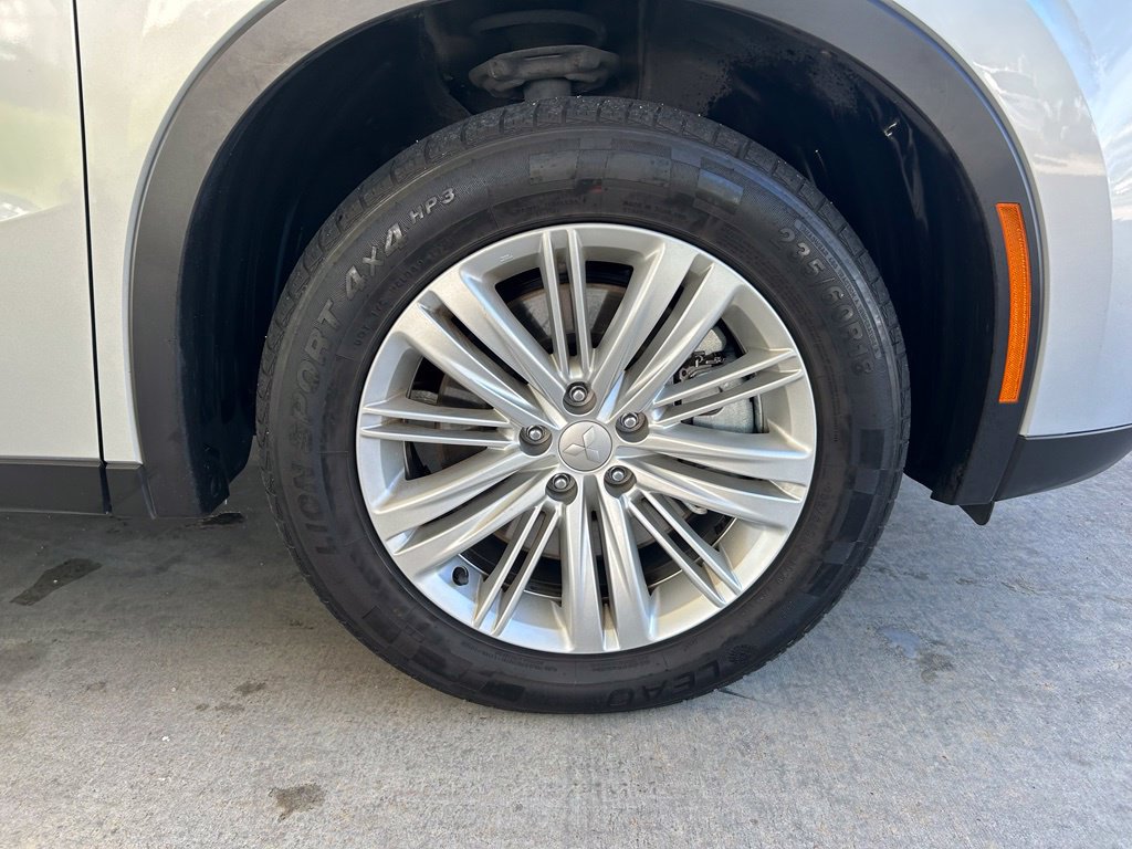Used 2024 Mitsubishi Outlander ES FWD image 17