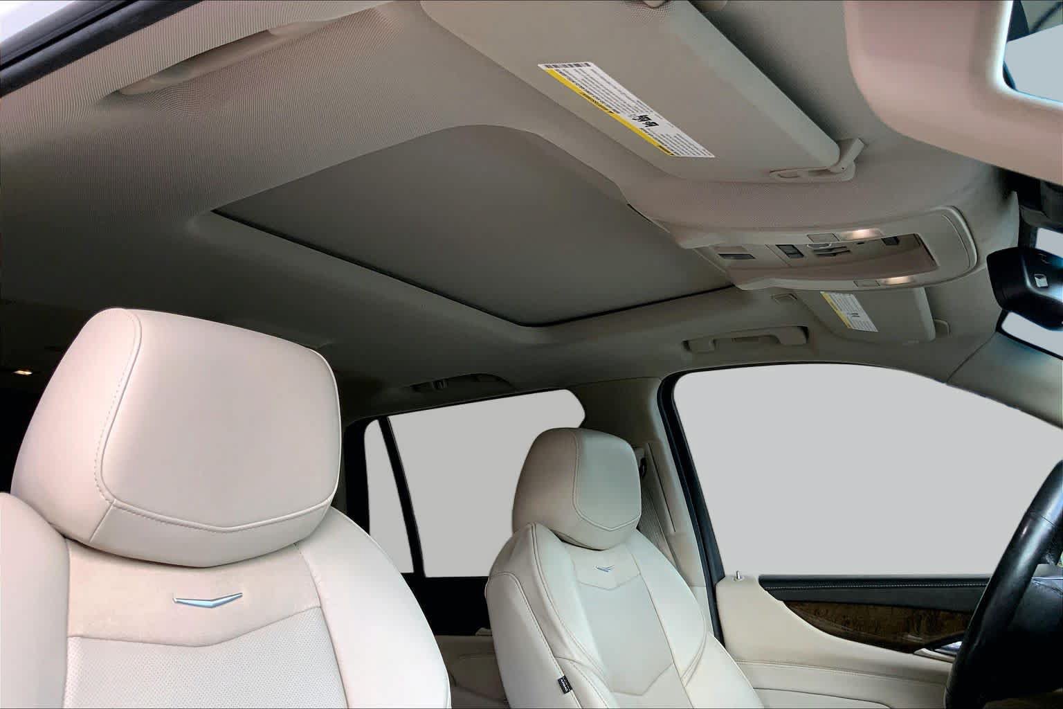 Used 2018 Cadillac Escalade Luxury AWD/4WD image 14