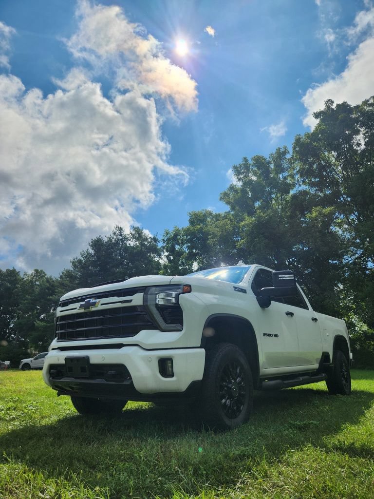 Used 2024 Chevrolet Silverado 2500 LTZ w/ LTZ Plus Package AWD/4WD image 4