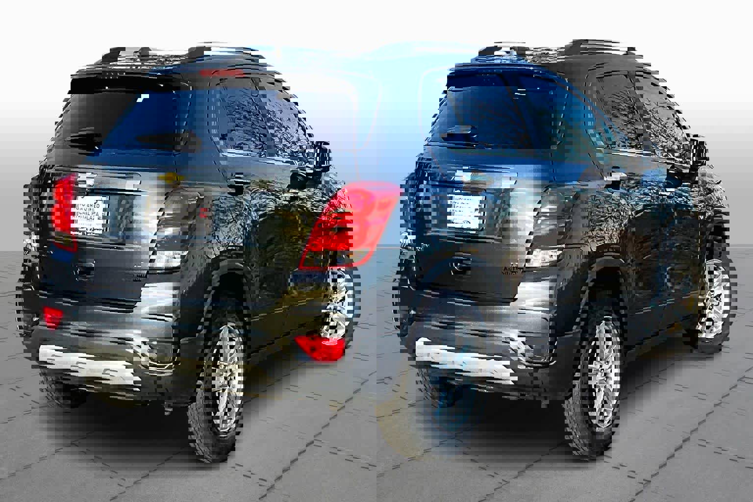 Used 2019 Chevrolet Trax LT w/ LT Convenience Package image 12