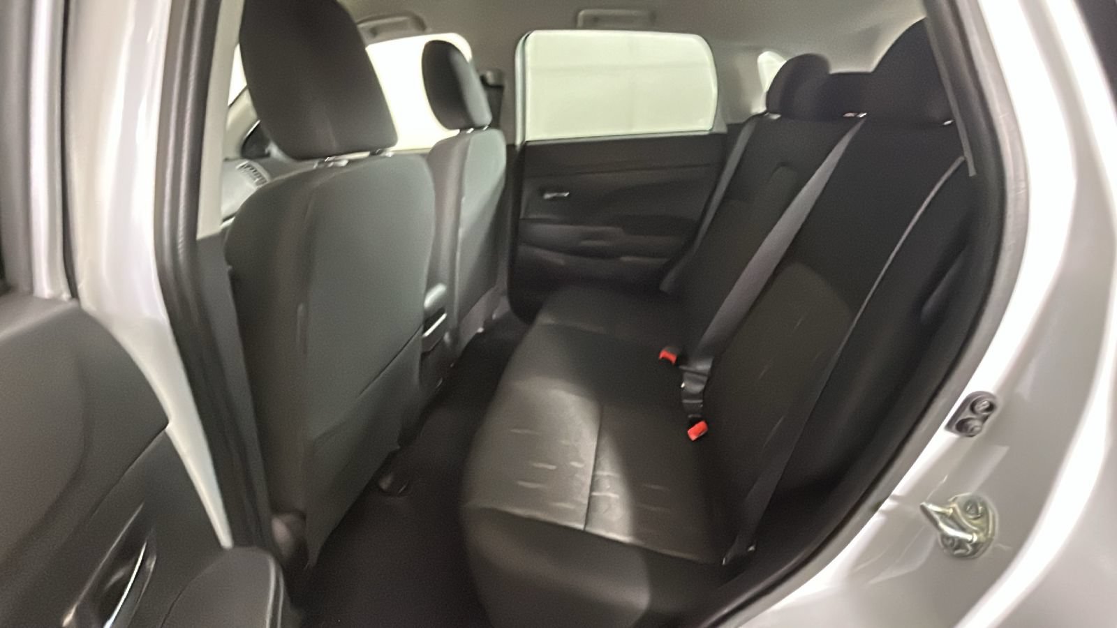 Used 2025 Mitsubishi Outlander Sport LE AWD/4WD image 28