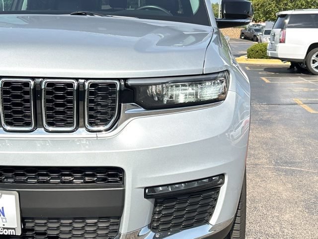 Used 2023 Jeep Grand Cherokee L Limited AWD/4WD image 3