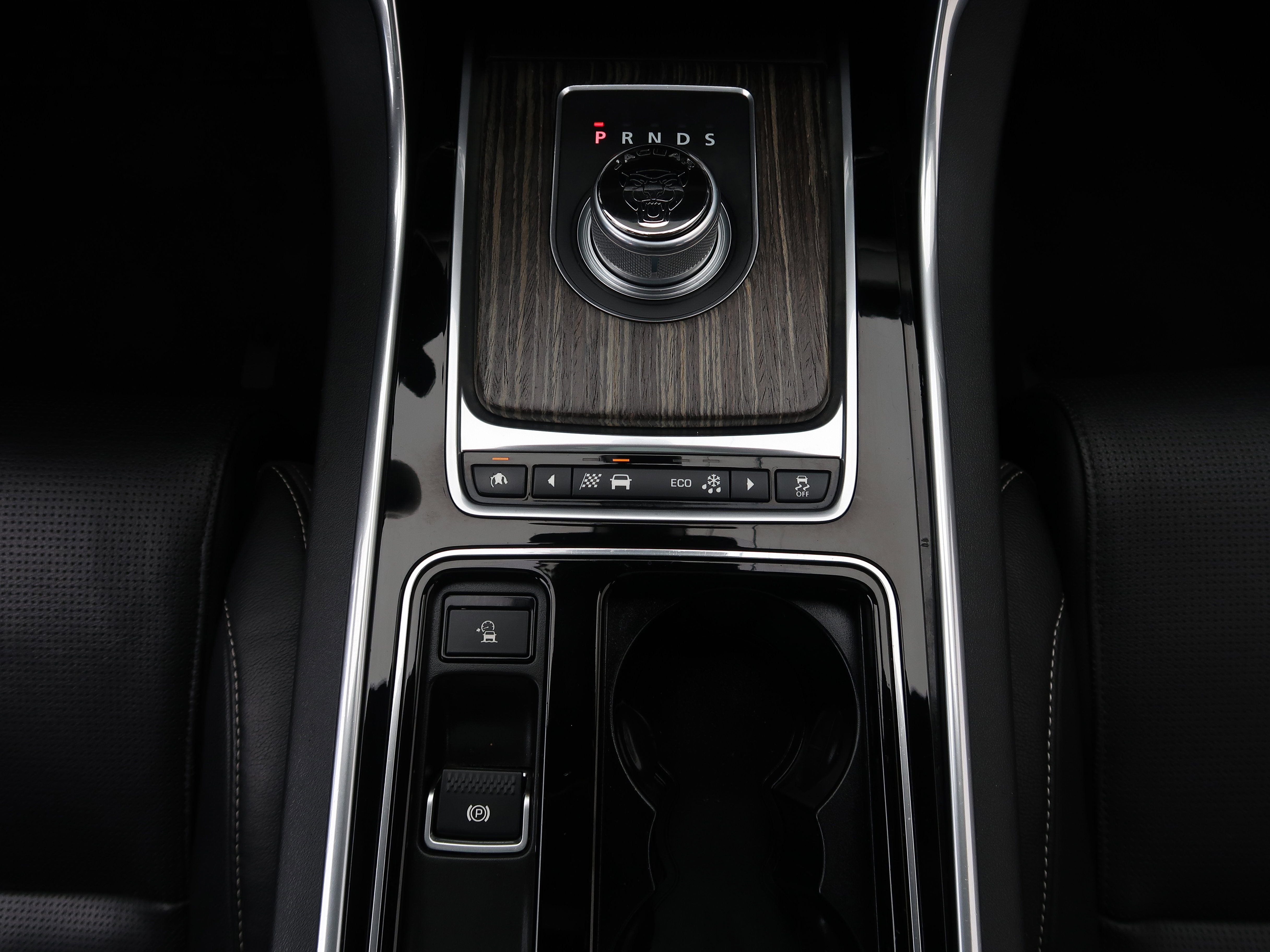 Used 2016 Jaguar XF S RWD image 23