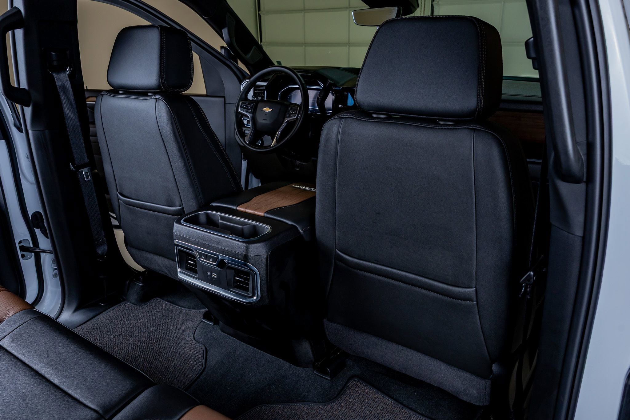 Used 2025 Chevrolet Silverado 2500 High Country w/ High Country Premium Package AWD/4WD image 33