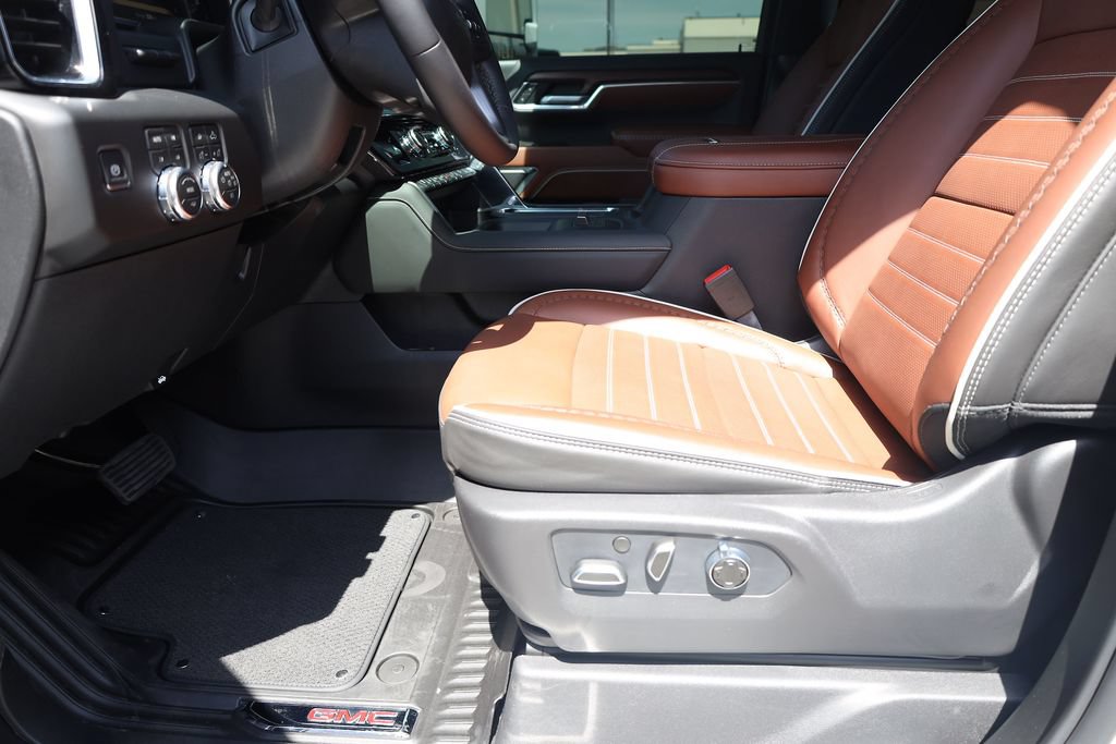 Used 2026 GMC Sierra 3500 Denali Ultimate AWD/4WD image 11