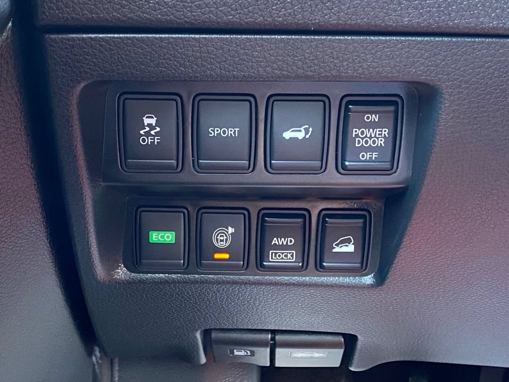 Used 2016 Nissan Rogue SV AWD/4WD image 27