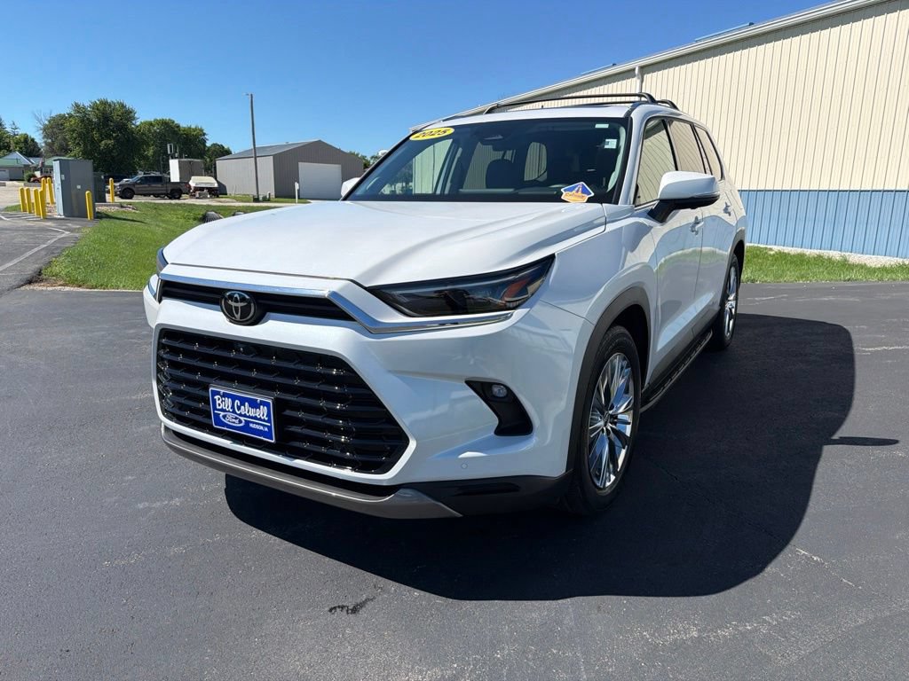 Used 2025 Toyota Grand Highlander AWD image 8