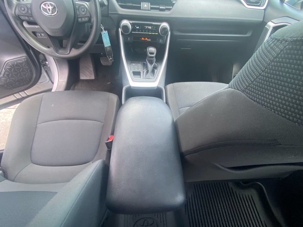 Used 2024 Toyota RAV4 LE AWD/4WD image 11