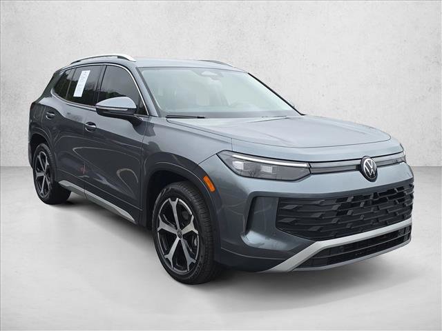 Certified 2025 Volkswagen Tiguan SE video 3