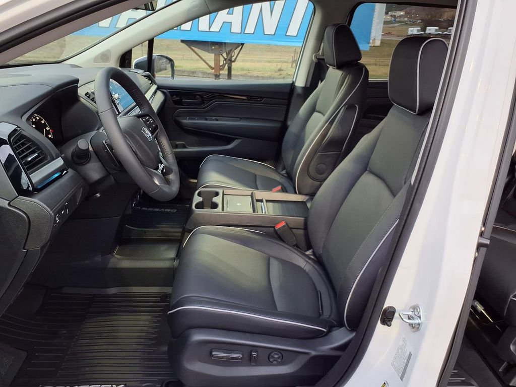 New 2026 Honda Odyssey Touring image 13
