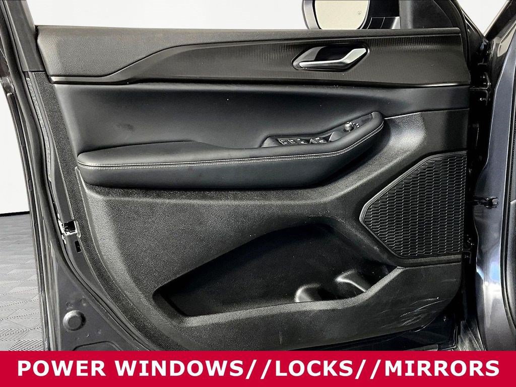 Used 2023 Jeep Grand Cherokee Laredo AWD/4WD image 20