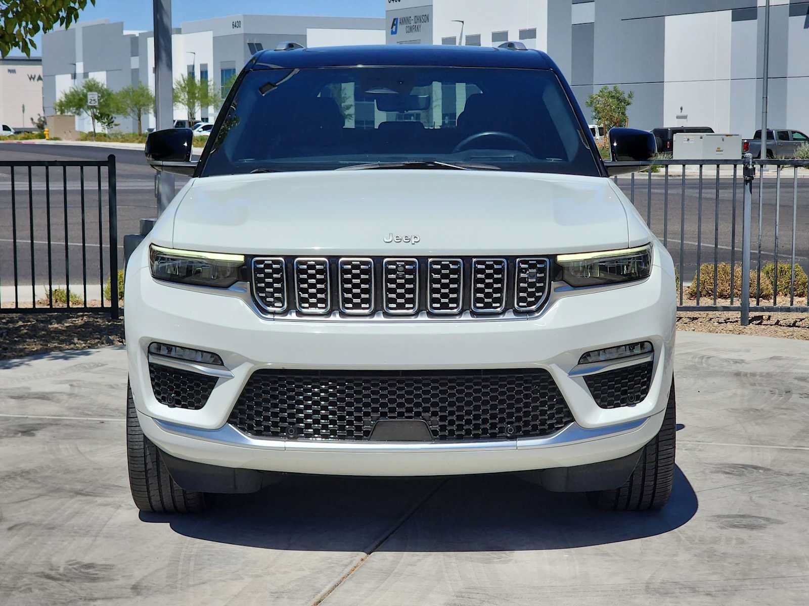 Used 2022 Jeep Grand Cherokee Summit AWD/4WD image 3