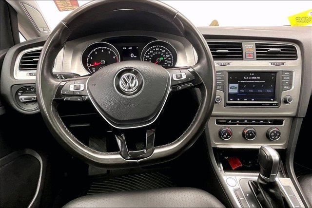 Used 2017 Volkswagen Golf SE image 4