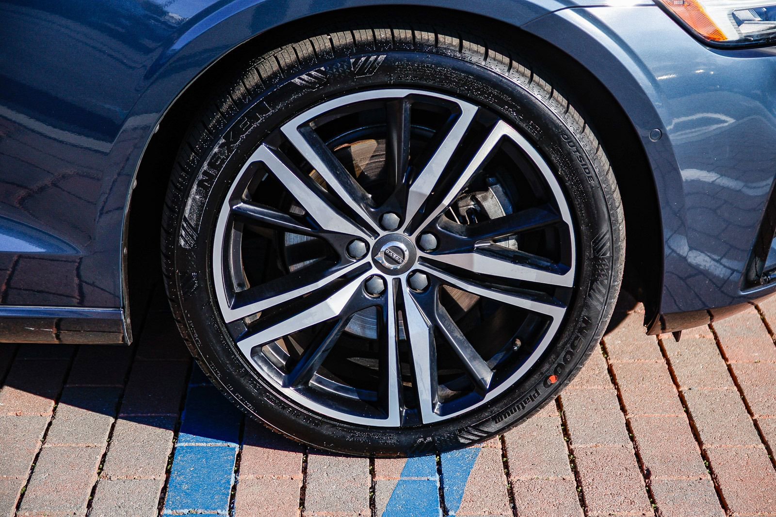 Used 2021 Volvo V60 T6 R-Design w/ Advanced Package image 10