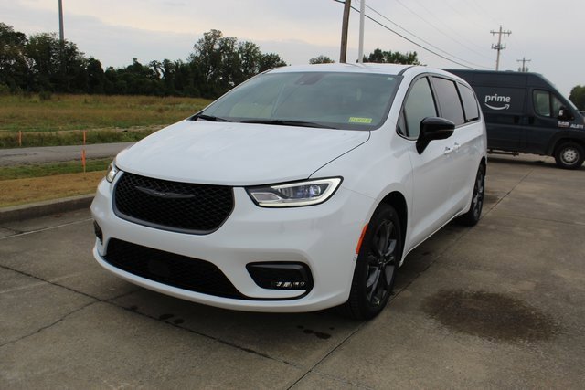 New 2026 Chrysler Pacifica Select image 1