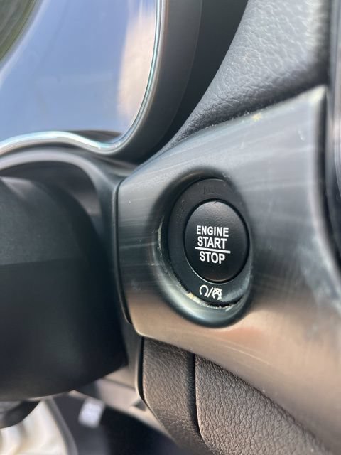 Used 2020 Jeep Grand Cherokee Laredo w/ Laredo X Package RWD image 20