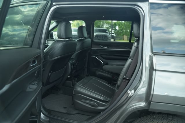 New 2026 Jeep Grand Cherokee L Limited w/ Luxury Tech Group II AWD/4WD image 14