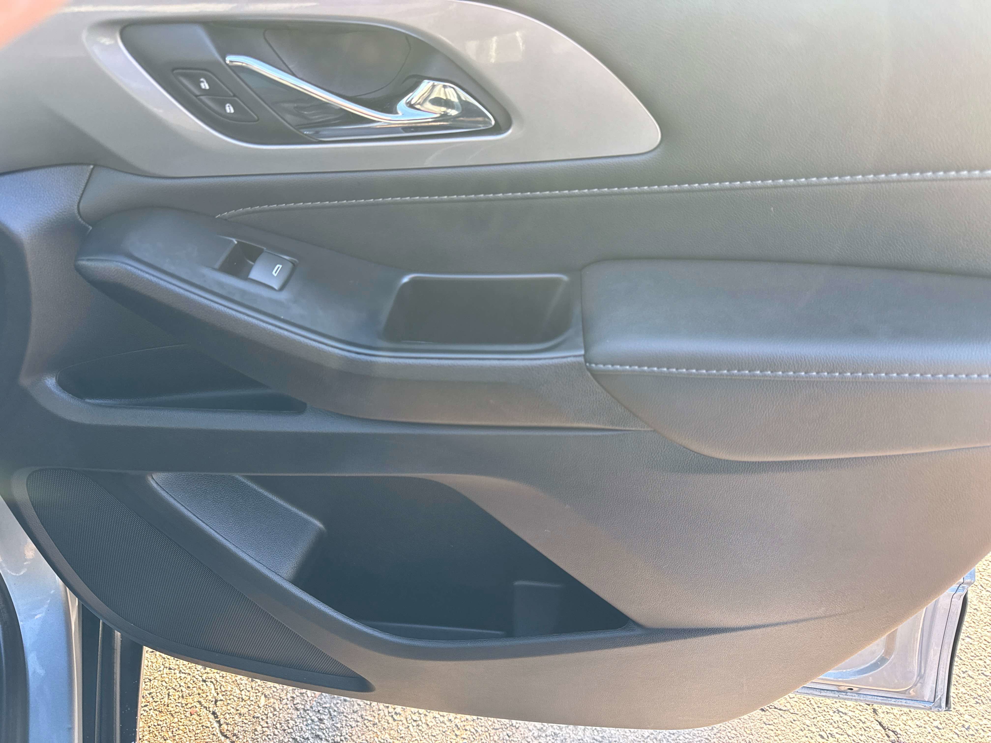 Used 2023 Chevrolet Traverse LT image 8