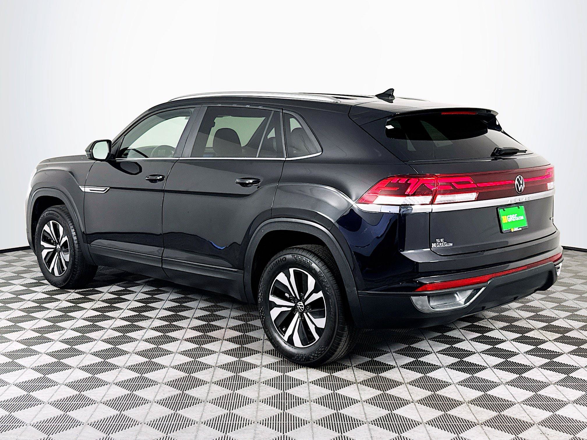 Used 2025 Volkswagen Atlas Cross Sport SE AWD/4WD image 6