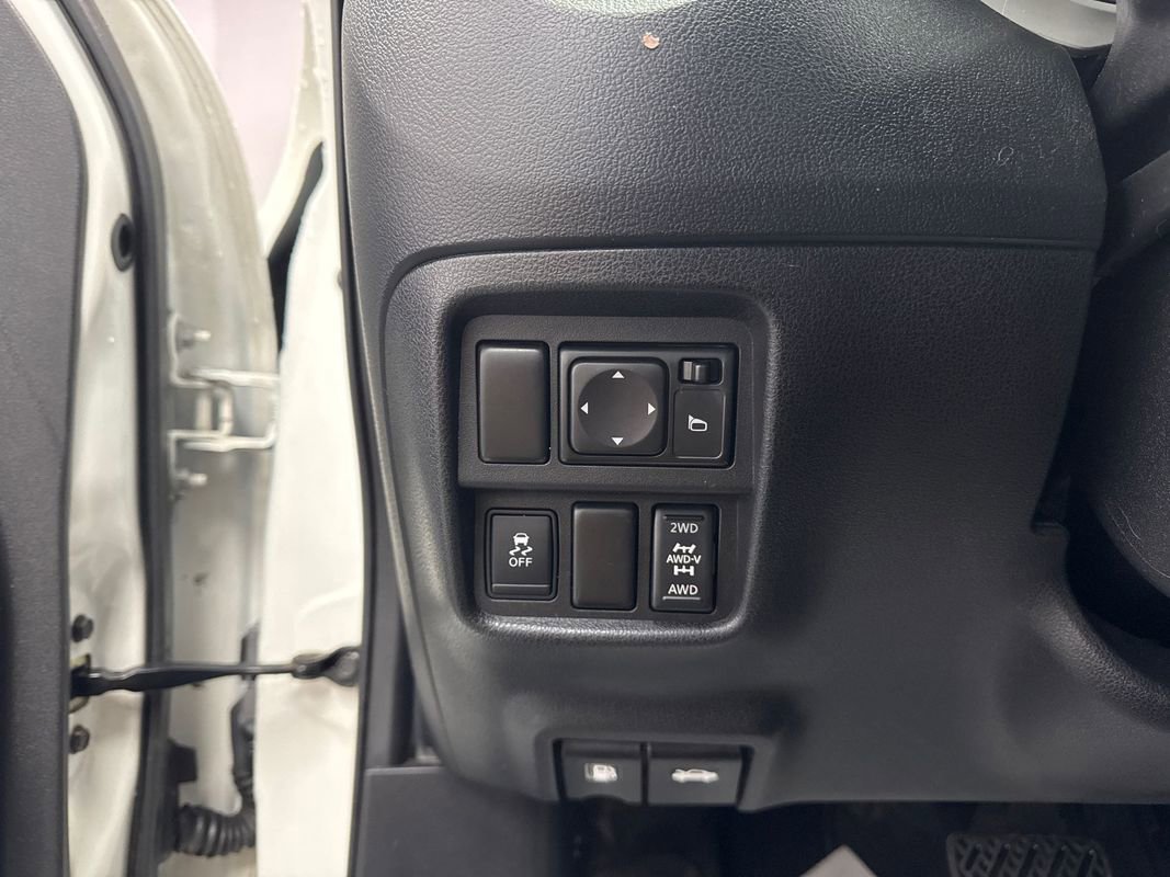 Used 2015 Nissan Juke SL image 10