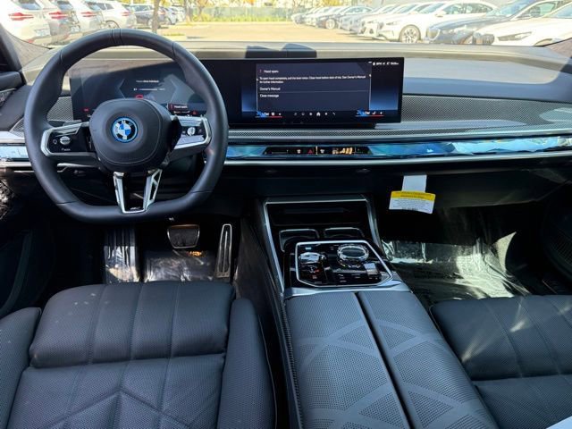 Used 2025 BMW i7 xDrive60 w/ Executive Package AWD/4WD image 30