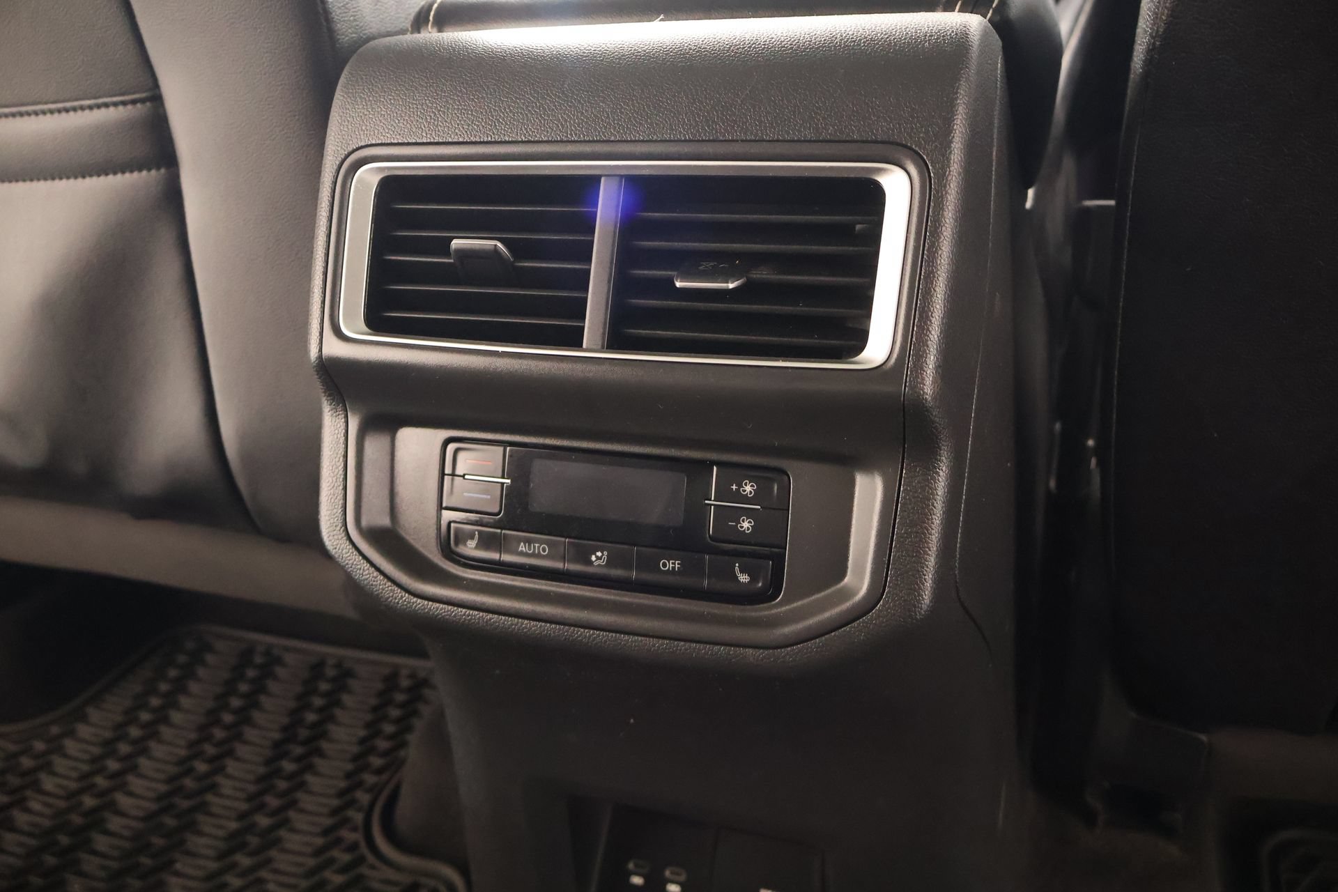Used 2024 Volkswagen Atlas SEL Premium R-Line AWD/4WD image 17