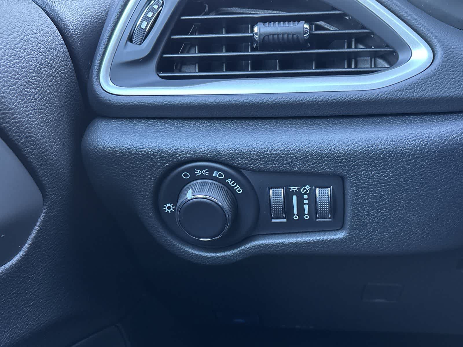 New 2027 Chrysler Pacifica LX FWD image 16
