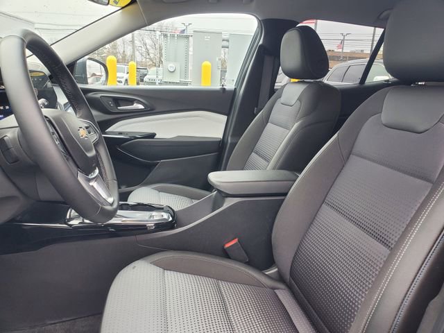 Used 2025 Chevrolet Trax LT w/ Driver Confidence Package image 13
