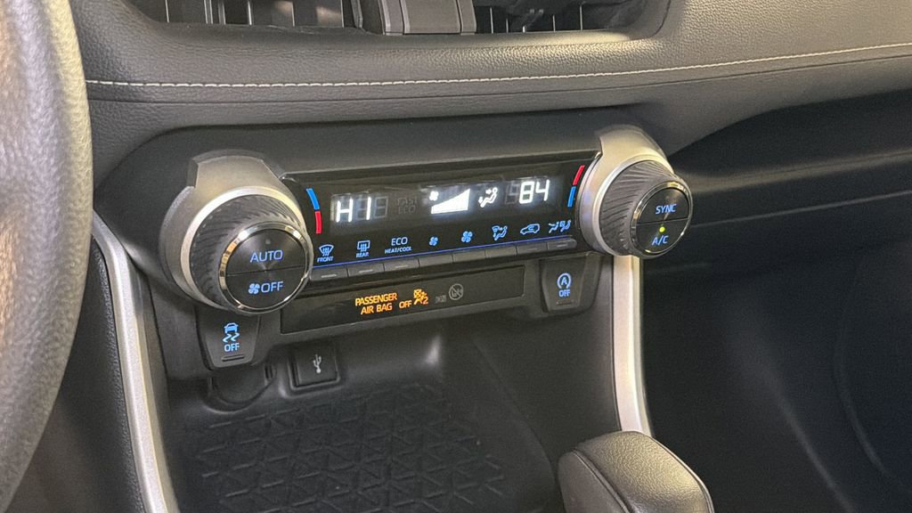 Used 2021 Toyota RAV4 XLE w/ Convenience Package image 28